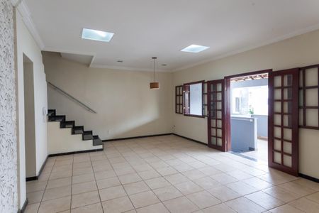 sala de casa à venda com 3 quartos, 180m² em Buritis, Belo Horizonte