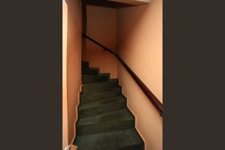 escada de casa para alugar com 4 quartos, 70m² em Parque Pinheiros, Taboão da Serra