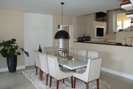 Sala de casa de condomínio para alugar com 3 quartos, 355m² em Jardim Indaia, Embu das Artes