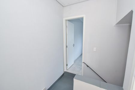 Corredor de casa para alugar com 2 quartos, 80m² em Vila Monumento, São Paulo