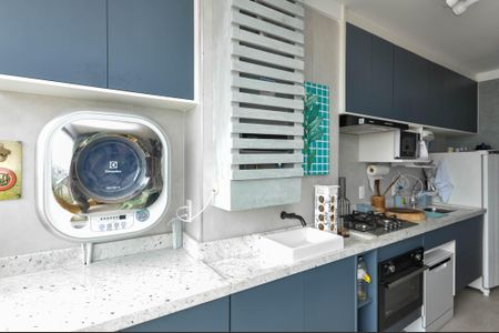 Varanda Estendida de apartamento para alugar com 2 quartos, 55m² em Vila Anastácio, São Paulo