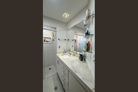 Apartamento à venda com 115m², 4 quartos e 4 vagasBanheiro da Suíte 1