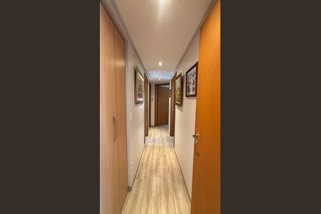 Apartamento à venda com 115m², 4 quartos e 4 vagasCorredor