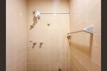 Studio para alugar com 25m², 1 quarto e sem vaga Studio para alugar com 25m², 1 quarto e sem vagaBanheiro Social