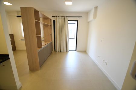 Sala de kitnet/studio para alugar com 1 quarto, 45m² em Centro, Campinas