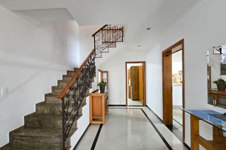 Casa à venda com 305m², 4 quartos e 4 vagas Casa à venda com 305m², 4 quartos e 4 vagasSala