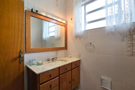 Casa à venda com 305m², 4 quartos e 4 vagas Casa à venda com 305m², 4 quartos e 4 vagasBanheiro Social