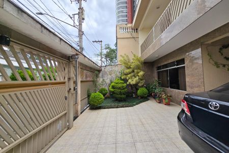 Casa à venda com 305m², 4 quartos e 4 vagas Casa à venda com 305m², 4 quartos e 4 vagasGaragem