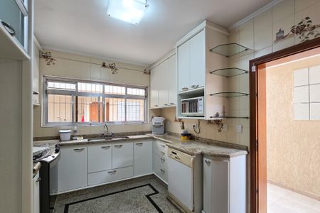Casa à venda com 305m², 4 quartos e 4 vagas Casa à venda com 305m², 4 quartos e 4 vagasCozinha