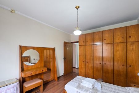 Casa à venda com 305m², 4 quartos e 4 vagas Casa à venda com 305m², 4 quartos e 4 vagasQuarto 1