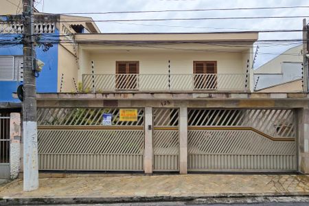 Casa à venda com 305m², 4 quartos e 4 vagas Casa à venda com 305m², 4 quartos e 4 vagasFachada