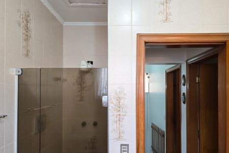 Casa à venda com 305m², 4 quartos e 4 vagas Casa à venda com 305m², 4 quartos e 4 vagasBanheiro Social