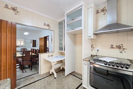 Casa à venda com 305m², 4 quartos e 4 vagas Casa à venda com 305m², 4 quartos e 4 vagasCozinha