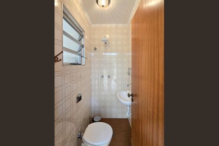 Casa à venda com 305m², 4 quartos e 4 vagas Casa à venda com 305m², 4 quartos e 4 vagasBanheiro de serviço