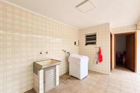 Casa à venda com 305m², 4 quartos e 4 vagas Casa à venda com 305m², 4 quartos e 4 vagasÁrea de Serviço