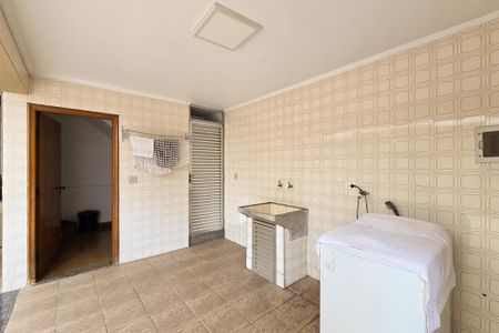 Casa à venda com 305m², 4 quartos e 4 vagas Casa à venda com 305m², 4 quartos e 4 vagasÁrea de Serviço