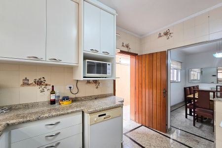 Casa à venda com 305m², 4 quartos e 4 vagas Casa à venda com 305m², 4 quartos e 4 vagasCozinha