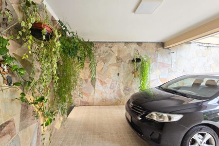 Casa à venda com 305m², 4 quartos e 4 vagas Casa à venda com 305m², 4 quartos e 4 vagasGaragem