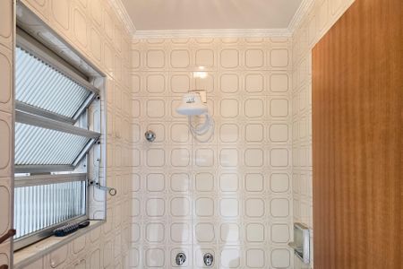 Casa à venda com 305m², 4 quartos e 4 vagas Casa à venda com 305m², 4 quartos e 4 vagasBanheiro de serviço