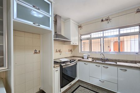 Casa à venda com 305m², 4 quartos e 4 vagas Casa à venda com 305m², 4 quartos e 4 vagasCozinha