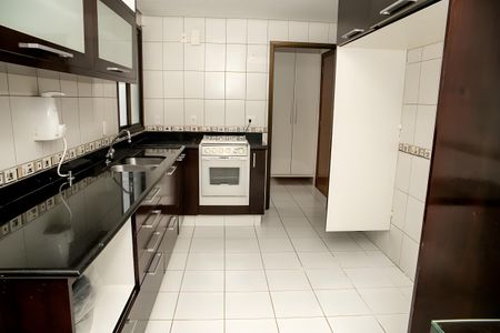 Cozinha de apartamento para alugar com 3 quartos, 140m² em Vila Brandina, Campinas