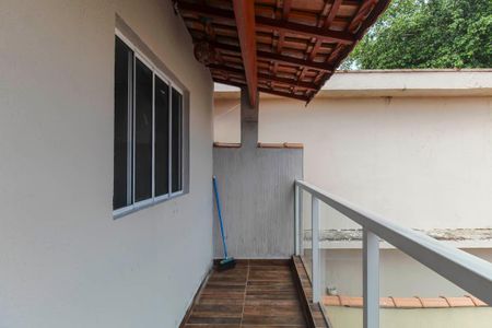 Sacada de casa para alugar com 3 quartos, 180m² em Parque São Lucas, São Paulo