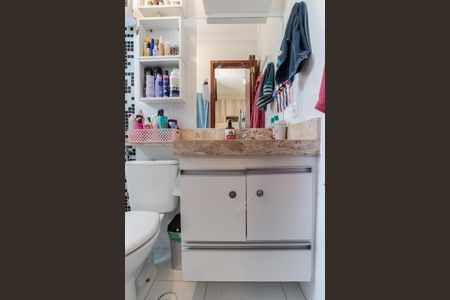 Casa de condomínio à venda com 60m², 2 quartos e 2 vagasBanheiro da Suíte 1