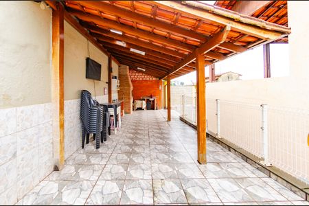 Casa à venda com 220m², 4 quartos e 5 vagas Casa à venda com 220m², 4 quartos e 5 vagasÁrea de churrasqueira 2