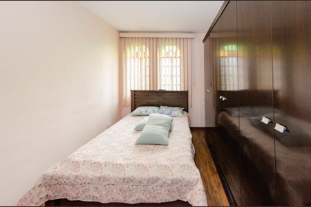 Casa à venda com 220m², 4 quartos e 5 vagas Casa à venda com 220m², 4 quartos e 5 vagasSuíte