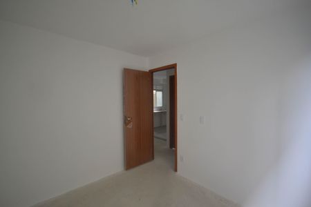 Quarto 1 de apartamento para alugar com 2 quartos, 43m² em Jardim Alvorada, Nova Iguaçu