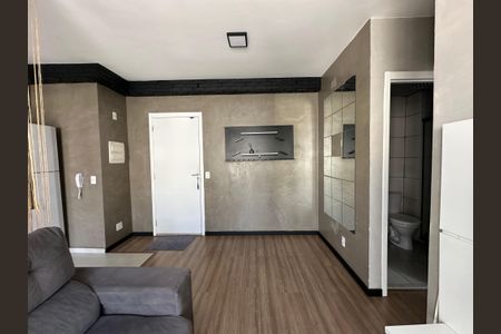 Sala de apartamento à venda com 1 quarto, 45m² em Jardim Tupanci, Barueri