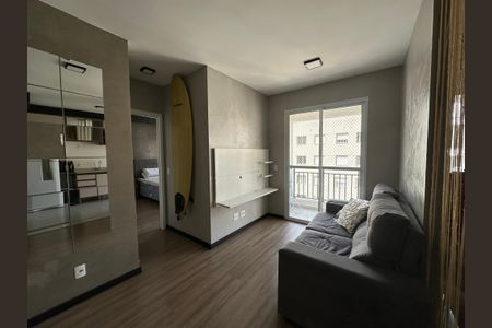 Sala de apartamento à venda com 1 quarto, 45m² em Jardim Tupanci, Barueri