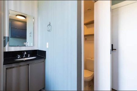 Banheiro  de apartamento para alugar com 1 quarto, 35m² em Jardim das Acacias, São Paulo