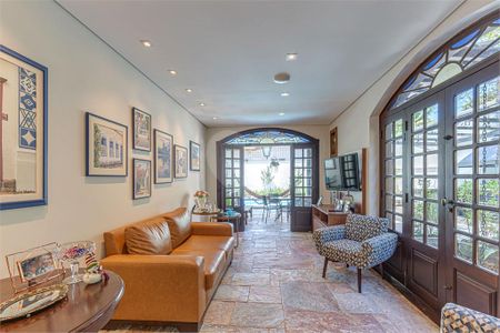 Casa à venda com 4 quartos, 388m² em Jardim Marajoara, São Paulo