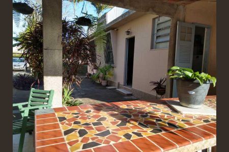 Casa à venda com 303m², 4 quartos e 5 vagas