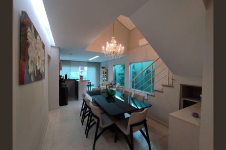 Casa à venda com 225m², 3 quartos e 5 vagas Casa à venda com 225m², 3 quartos e 5 vagasSala de Jantar