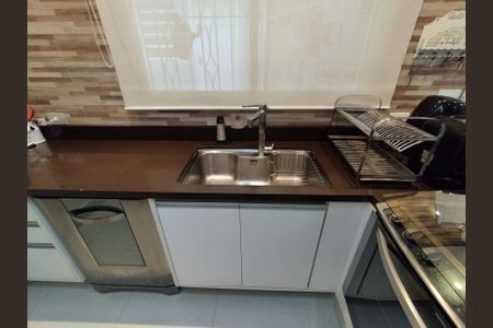 Casa à venda com 225m², 3 quartos e 5 vagas Casa à venda com 225m², 3 quartos e 5 vagasCozinha - Torneira