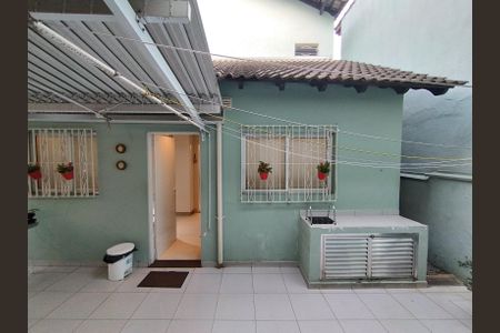 Casa à venda com 225m², 3 quartos e 5 vagas Casa à venda com 225m², 3 quartos e 5 vagasQuintal