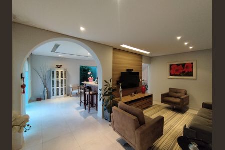 Casa à venda com 225m², 3 quartos e 5 vagas Casa à venda com 225m², 3 quartos e 5 vagasSala