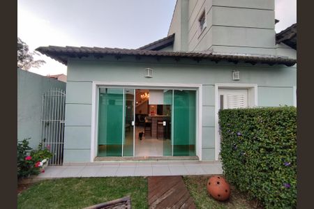 Casa à venda com 225m², 3 quartos e 5 vagas Casa à venda com 225m², 3 quartos e 5 vagasQuintal
