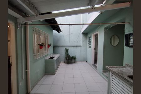 Casa à venda com 225m², 3 quartos e 5 vagas Casa à venda com 225m², 3 quartos e 5 vagasQuintal