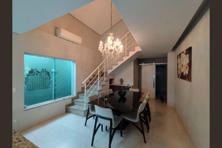 Casa à venda com 225m², 3 quartos e 5 vagas Casa à venda com 225m², 3 quartos e 5 vagasSala de Jantar