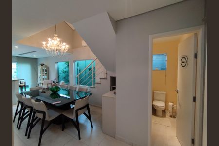 Casa à venda com 225m², 3 quartos e 5 vagas Casa à venda com 225m², 3 quartos e 5 vagasSala