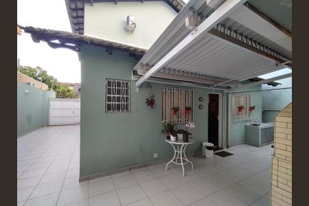 Casa à venda com 225m², 3 quartos e 5 vagas Casa à venda com 225m², 3 quartos e 5 vagasQuintal