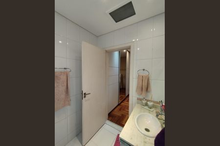 Casa à venda com 225m², 3 quartos e 5 vagas Casa à venda com 225m², 3 quartos e 5 vagasBanheiro - torneira