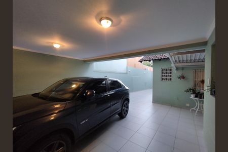 Casa à venda com 225m², 3 quartos e 5 vagas Casa à venda com 225m², 3 quartos e 5 vagasGaragem