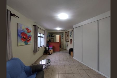 Casa à venda com 225m², 3 quartos e 5 vagas Casa à venda com 225m², 3 quartos e 5 vagasSalão dos fundos