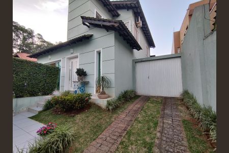 Casa à venda com 225m², 3 quartos e 5 vagas Casa à venda com 225m², 3 quartos e 5 vagasEntrada