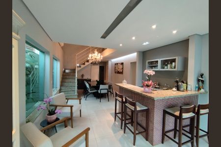 Casa à venda com 225m², 3 quartos e 5 vagas Casa à venda com 225m², 3 quartos e 5 vagasSala de Jantar