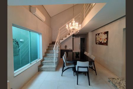 Casa à venda com 225m², 3 quartos e 5 vagas Casa à venda com 225m², 3 quartos e 5 vagasSala de Jantar